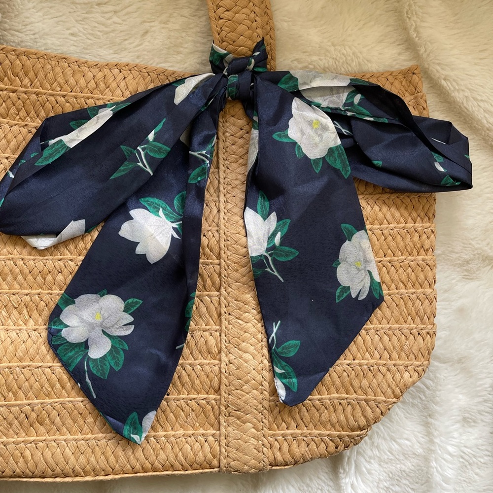 NWT Summer Straw Tote Bag with silk tie 🌾☀️